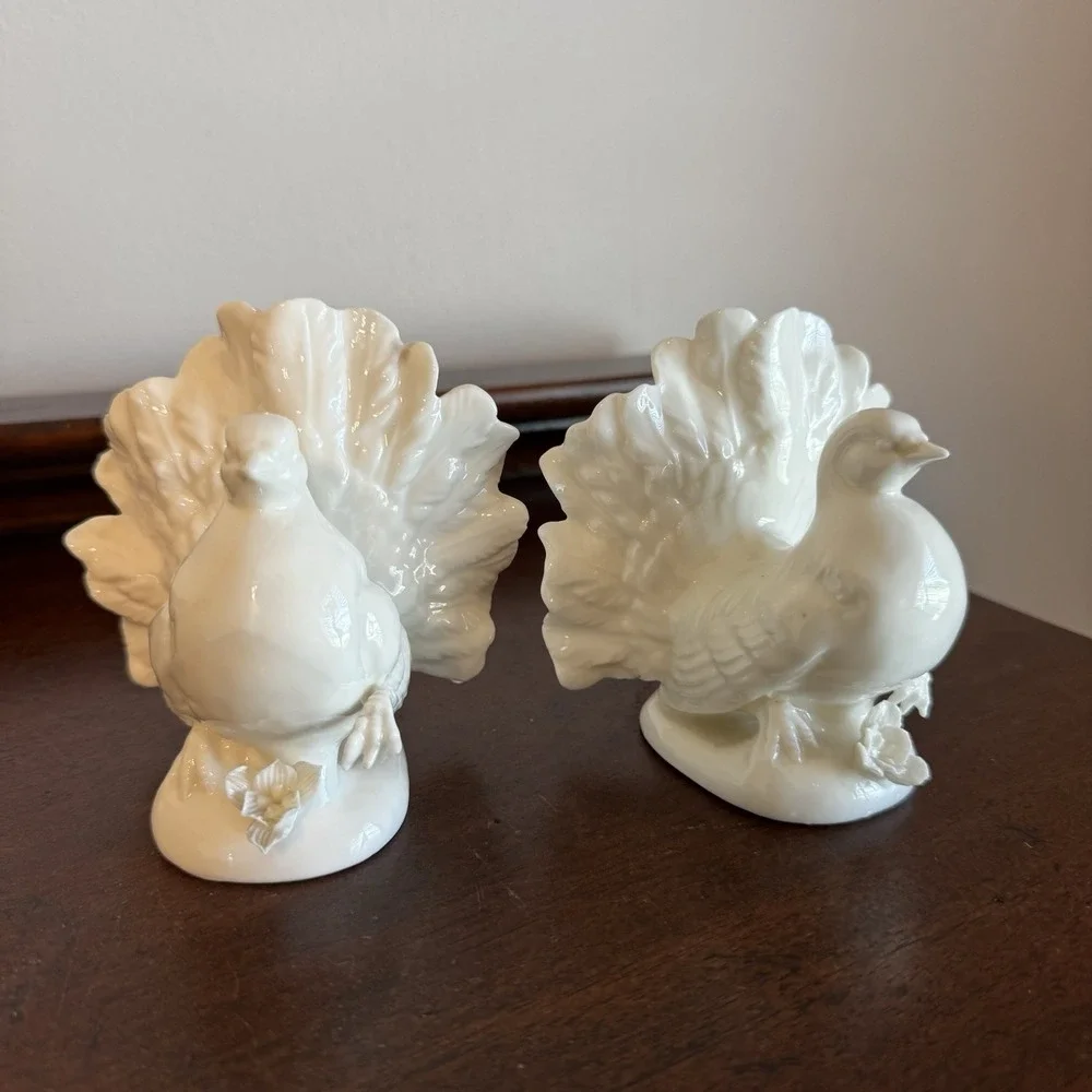 Pair of Vintage Porcelain White Fantail Turtle Dove Figurines #6305 - 4